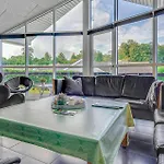 Dom wakacyjny Lovely In With Kitchen *
