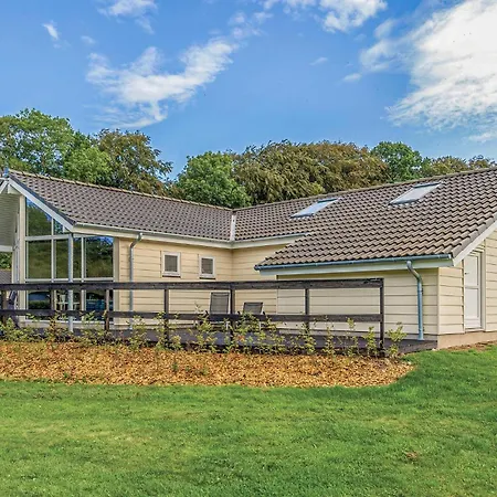 Holiday home Lovely In With Kitchen
