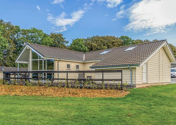 Holiday home Lovely In With Kitchen
